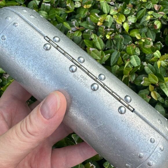 Vintage Oakley Metal Industrial Sunglasses Eyeglasses Case Holder Motorcycle - Picture 5 of 7